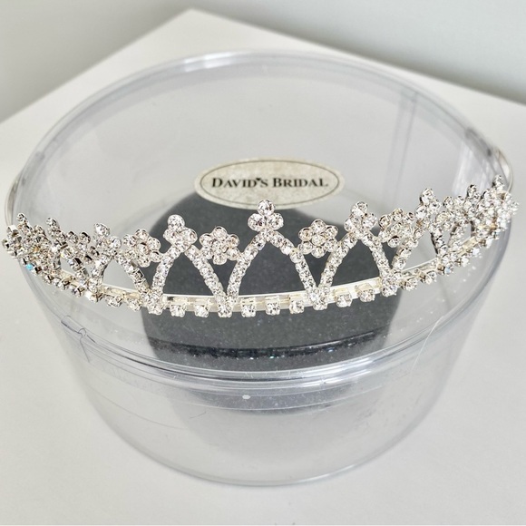 David\'s Bridal Sparkling Silver Rhinestone Tiara main image 5
